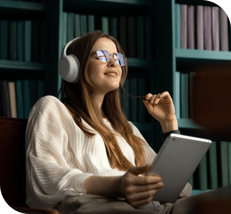 A girl with a smiling face and holding a tablet.